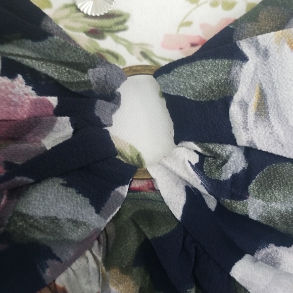 🎉Last 1🎉Floral Navy TopWith Tie Back - Picture 5 of 8